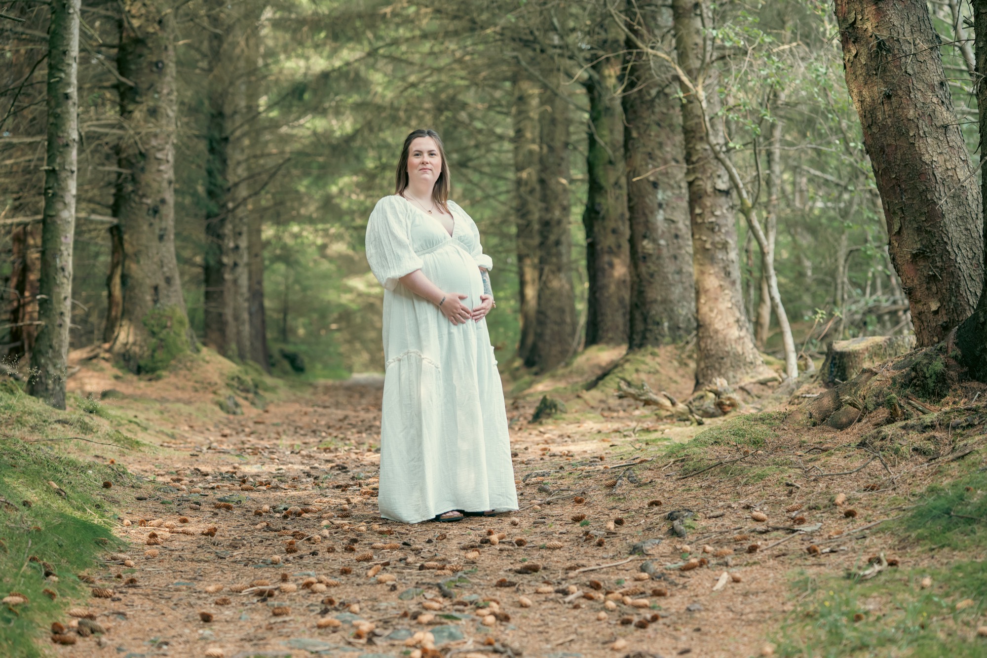 Familie fotografert nært og naturlig